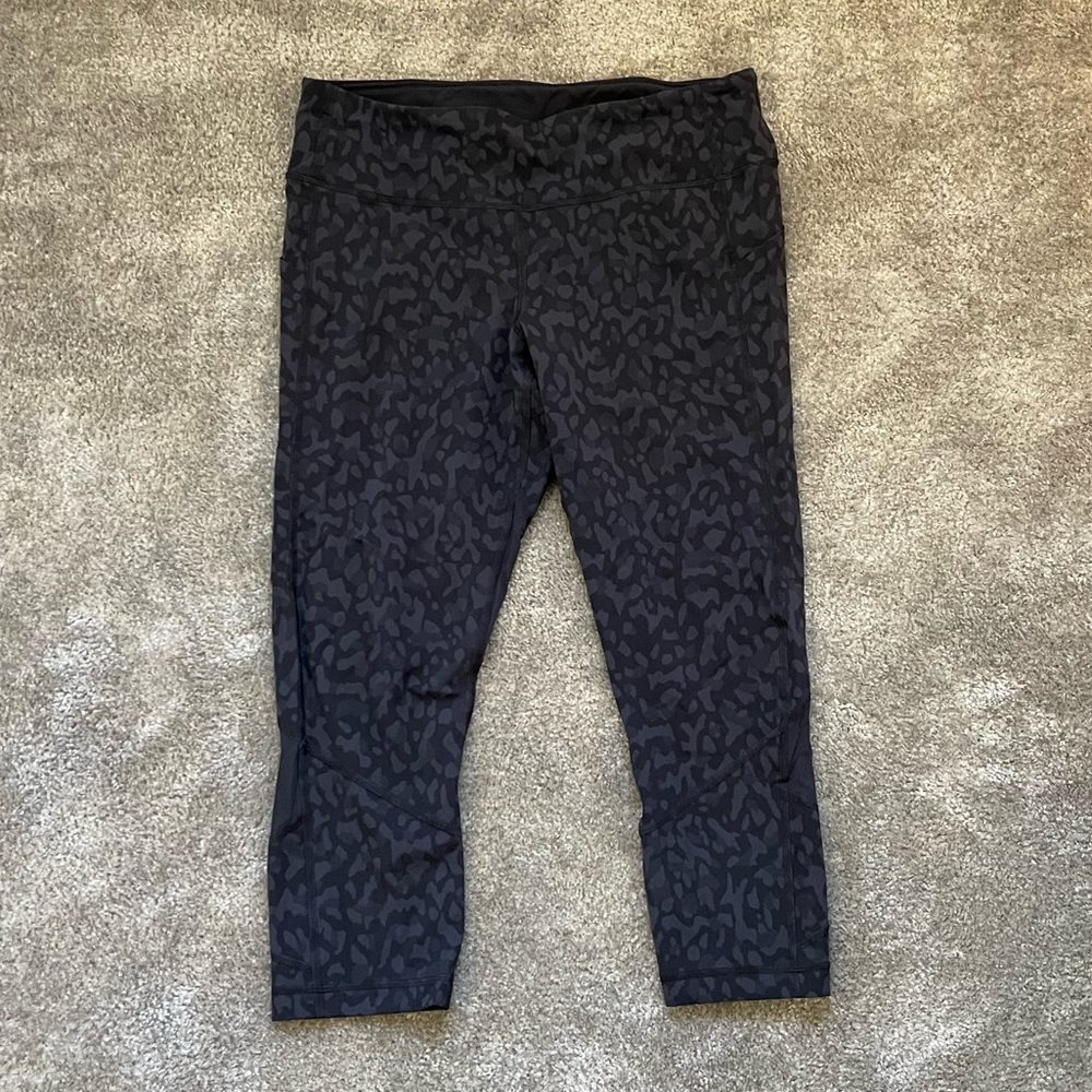 Lululemon cheetah print crop 23 inch leggings